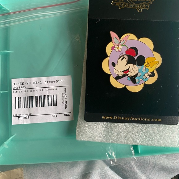 Disney Auctions LE 100 jumbo Minnie Mouse Spring 2004 pin. New. - Picture 2 of 5